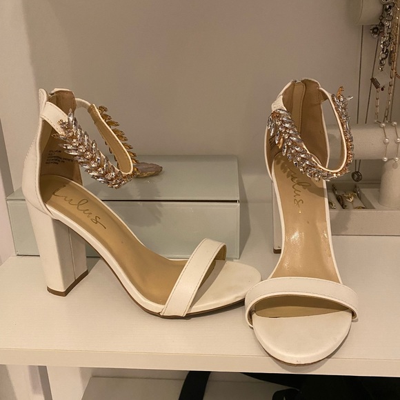 Lulu’s Mylan Heels - Picture 4 of 6